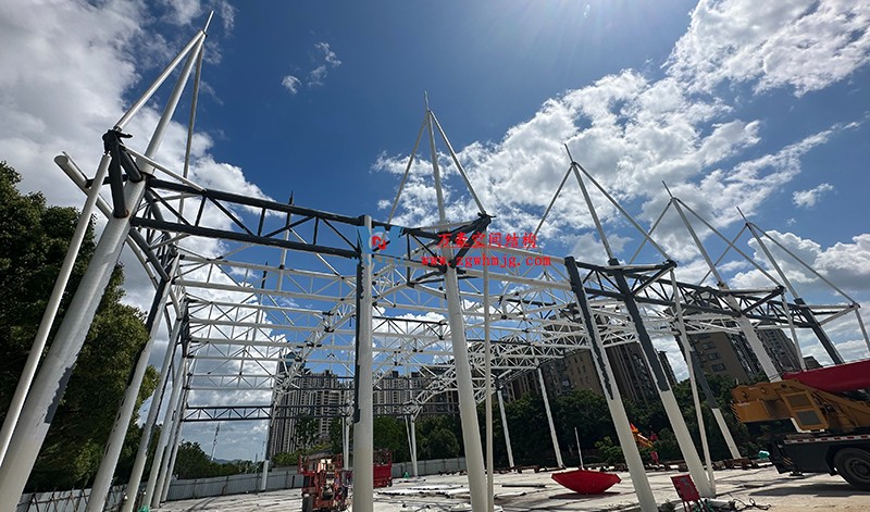 “邊角料”變“金角銀邊”|溫州惠民路西側(cè)綠地球場(chǎng)鋼膜結(jié)構(gòu)工程最新施工進(jìn)度 “邊角料”變“金角銀邊”|溫州惠民路西側(cè)綠地球場(chǎng)鋼膜結(jié)構(gòu)工程最新施工進(jìn)度