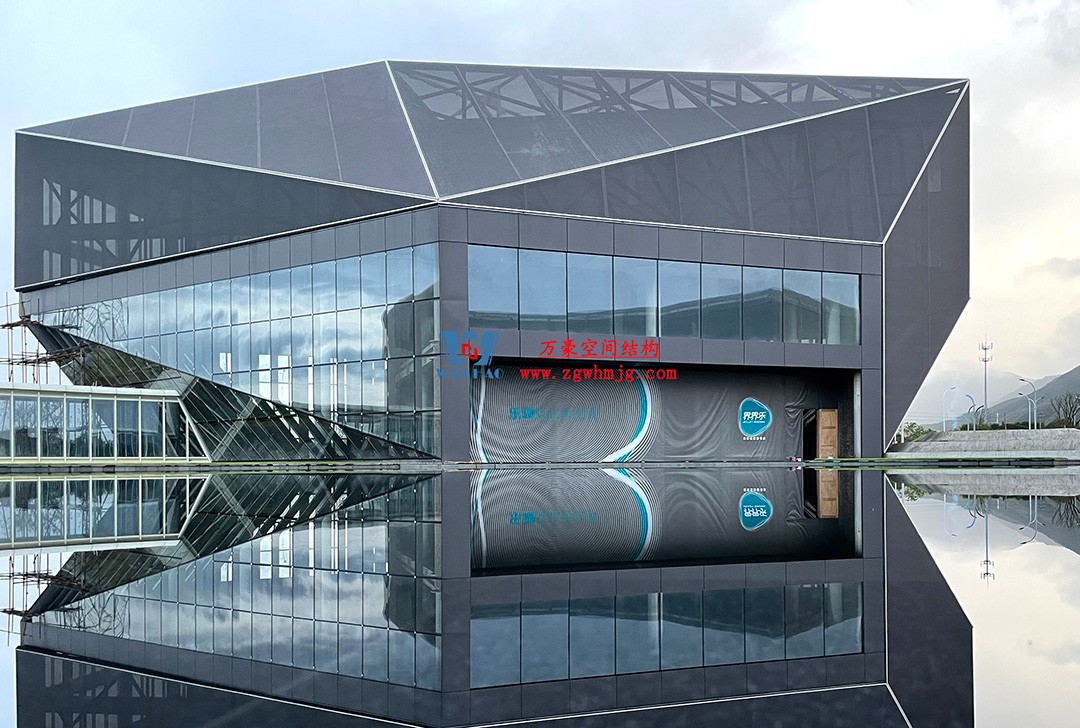 有骨骼、有皮膚的PTFE膜結(jié)構(gòu)建筑