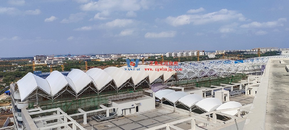 施工加速，這個(gè)PTFE膜結(jié)構(gòu)天幕即將完工！