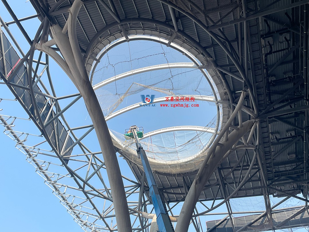 提檔提速，ETFE氣枕膜結(jié)構(gòu)天窗正在火熱施工安裝中