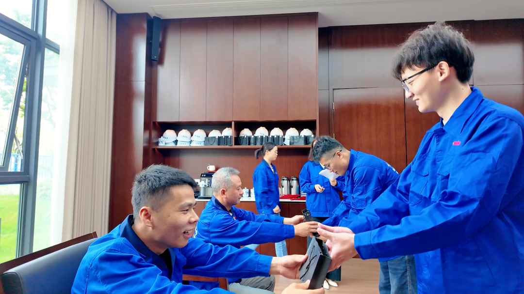 浙江萬(wàn)豪空間結(jié)構(gòu)集團(tuán)有限公司隆重舉行“匠心傳承·共筑未來(lái)”師徒大會(huì)！