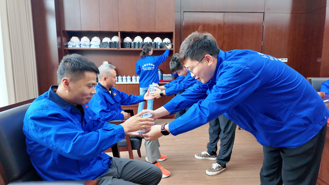 浙江萬豪空間結(jié)構(gòu)集團(tuán)有限公司隆重舉行“匠心傳承·共筑未來”師徒大會(huì)！