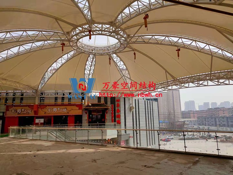 新泰卓越·財(cái)富廣場膜結(jié)構(gòu)項(xiàng)目接近尾聲